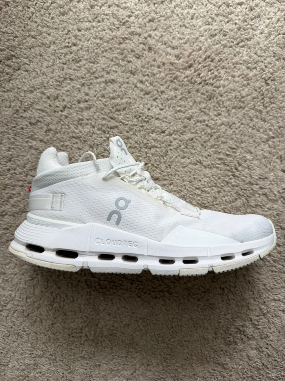 On Cloudnova Womens Size 8.5 US White Mid Top Running Shoes 3WE30220108